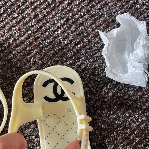Chanel rubber sandals size 36, US 6 - Picture 3 of 3